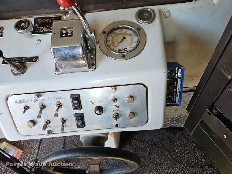 image for item EI8413 2006 Ford F750 Super Duty XLT wireline truck