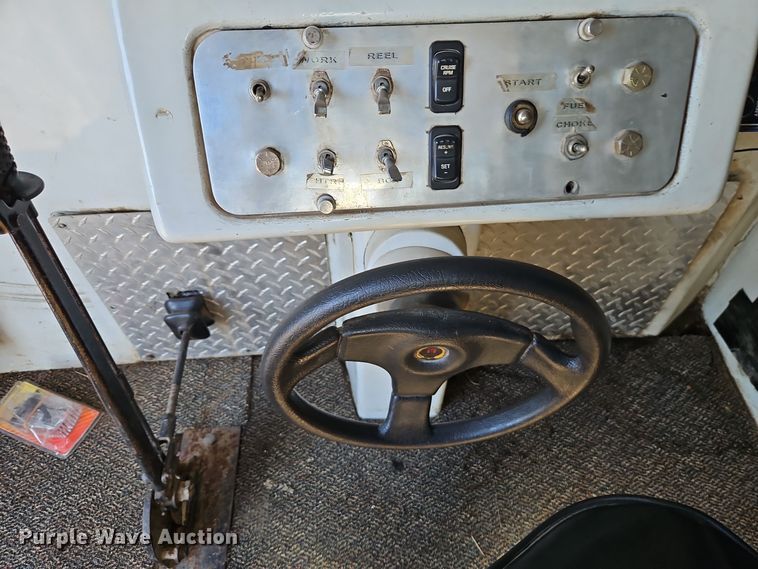 image for item EI8413 2006 Ford F750 Super Duty XLT wireline truck