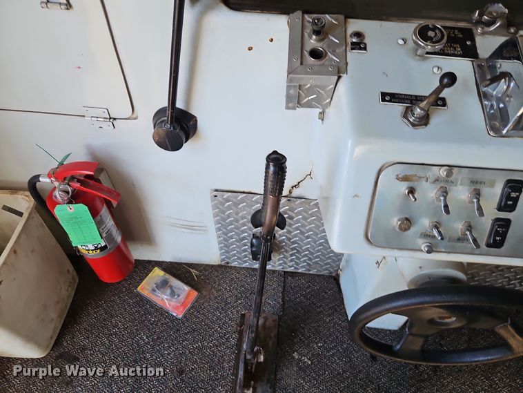 image for item EI8413 2006 Ford F750 Super Duty XLT wireline truck