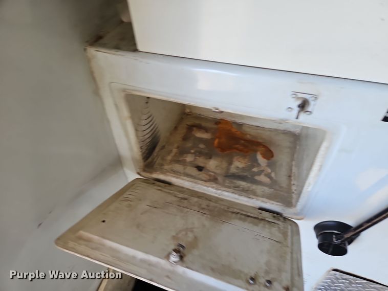 image for item EI8413 2006 Ford F750 Super Duty XLT wireline truck