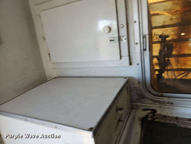 image for item EI8413 2006 Ford F750 Super Duty XLT wireline truck