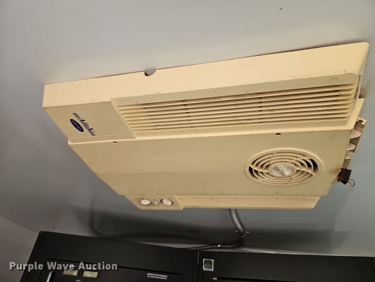 image for item EI8413 2006 Ford F750 Super Duty XLT wireline truck