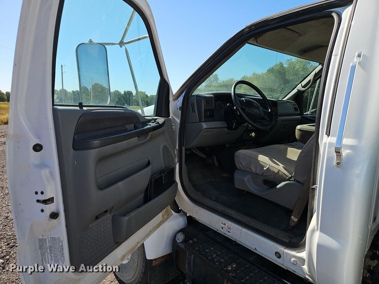 image for item EI8413 2006 Ford F750 Super Duty XLT wireline truck