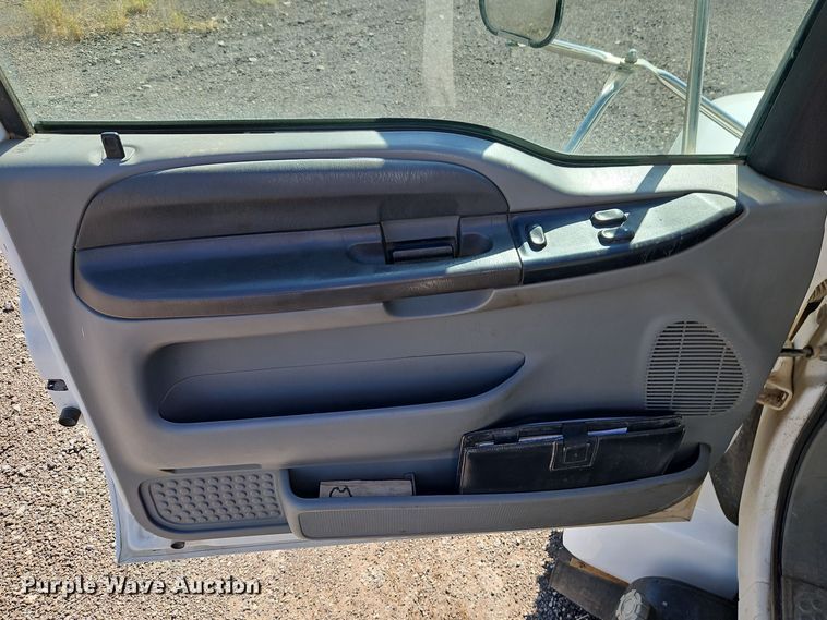 image for item EI8413 2006 Ford F750 Super Duty XLT wireline truck