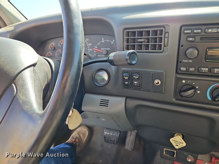 image for item EI8413 2006 Ford F750 Super Duty XLT wireline truck