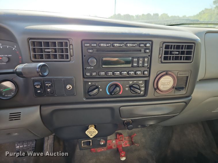 image for item EI8413 2006 Ford F750 Super Duty XLT wireline truck