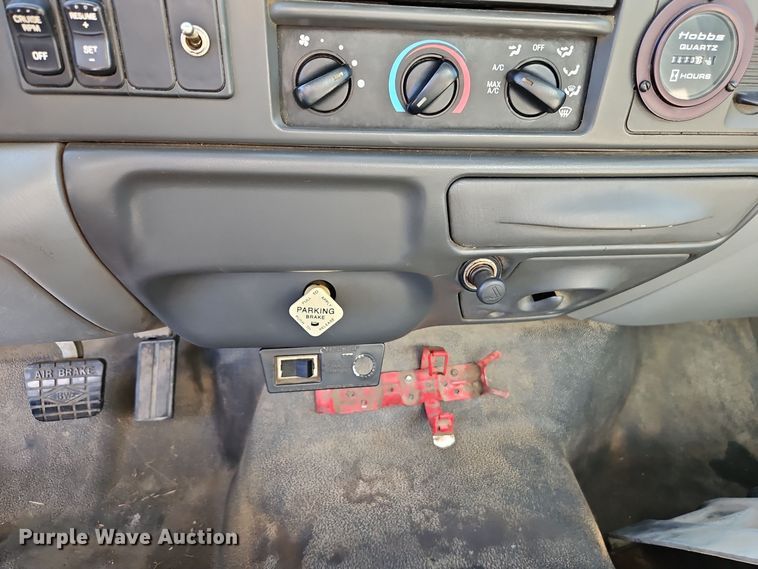 image for item EI8413 2006 Ford F750 Super Duty XLT wireline truck