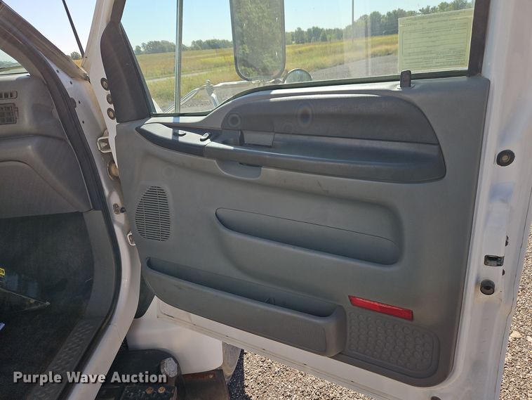 image for item EI8413 2006 Ford F750 Super Duty XLT wireline truck