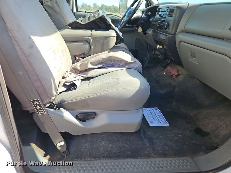 image for item EI8413 2006 Ford F750 Super Duty XLT wireline truck