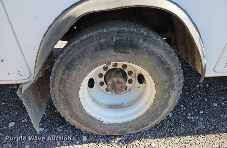 image for item EI8413 2006 Ford F750 Super Duty XLT wireline truck