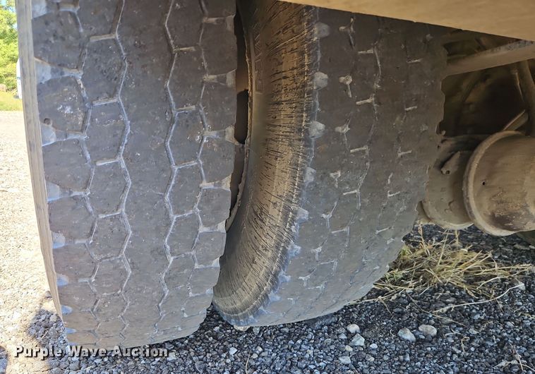 image for item EI8413 2006 Ford F750 Super Duty XLT wireline truck