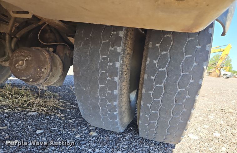 image for item EI8413 2006 Ford F750 Super Duty XLT wireline truck