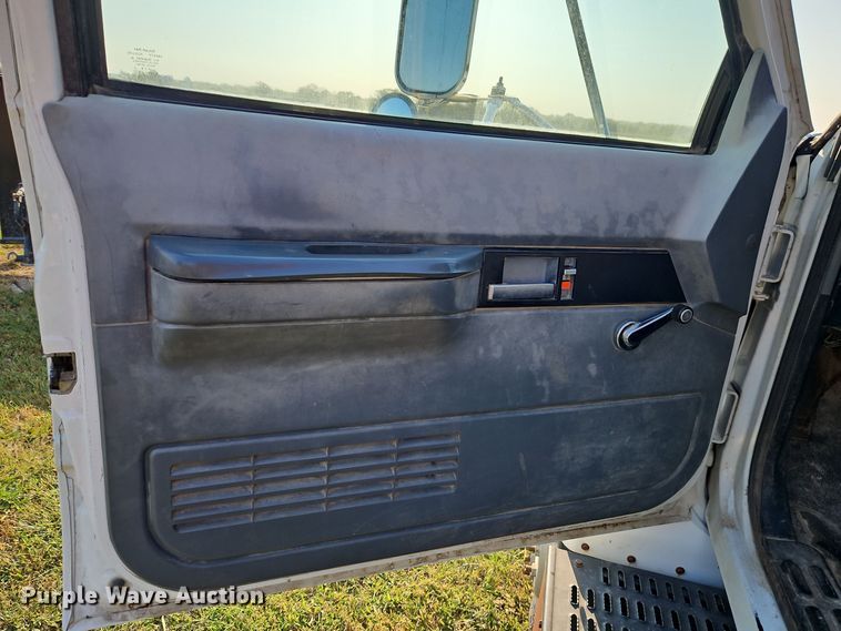 image for item EI8420 1994 GMC Top Kick C6500 crane truck