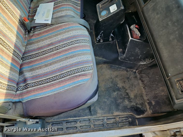 image for item EI8420 1994 GMC Top Kick C6500 crane truck