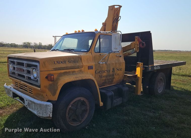 image for item EI8421 1985 GMC  C6000 flatbed truck