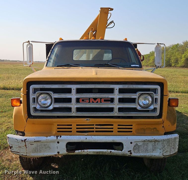 image for item EI8421 1985 GMC  C6000 flatbed truck