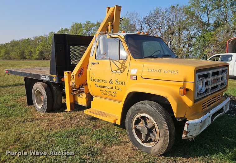 image for item EI8421 1985 GMC  C6000 flatbed truck