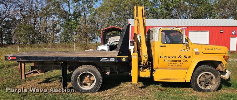 image for item EI8421 1985 GMC  C6000 flatbed truck