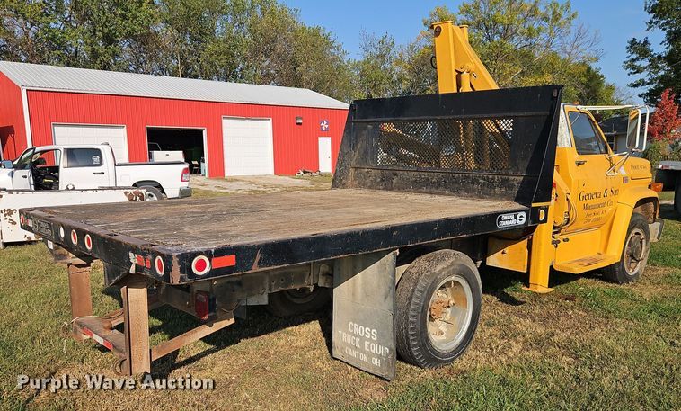 image for item EI8421 1985 GMC  C6000 flatbed truck