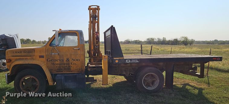 image for item EI8421 1985 GMC  C6000 flatbed truck