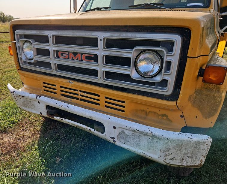 image for item EI8421 1985 GMC  C6000 flatbed truck