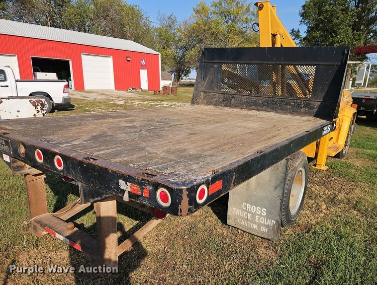image for item EI8421 1985 GMC  C6000 flatbed truck