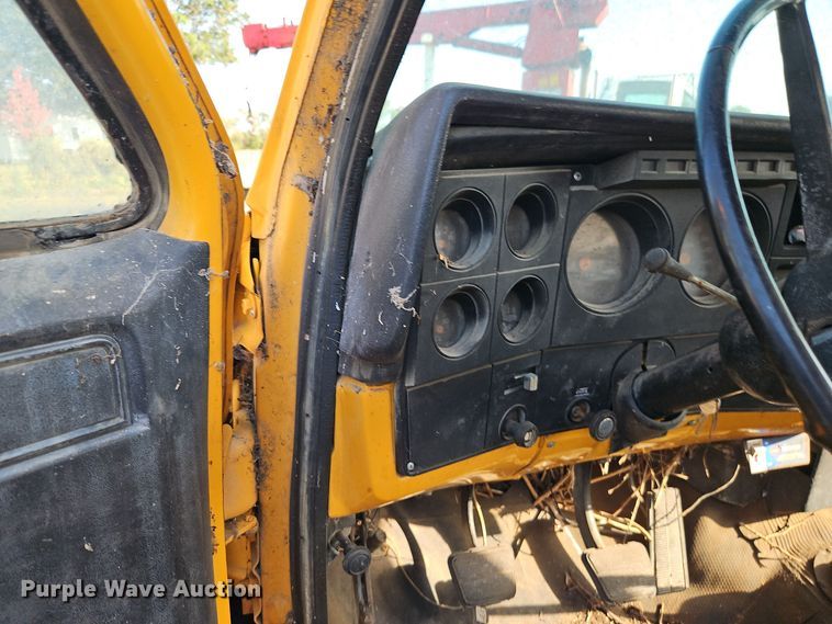 image for item EI8421 1985 GMC  C6000 flatbed truck