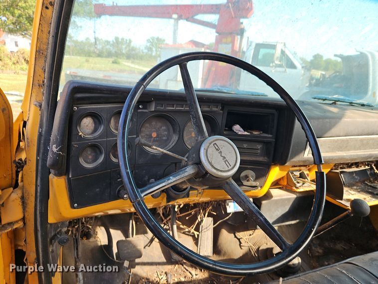 image for item EI8421 1985 GMC  C6000 flatbed truck