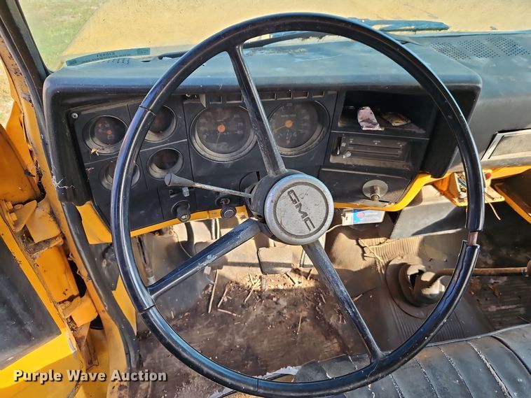 image for item EI8421 1985 GMC  C6000 flatbed truck