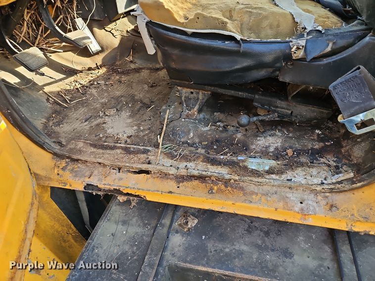 image for item EI8421 1985 GMC  C6000 flatbed truck