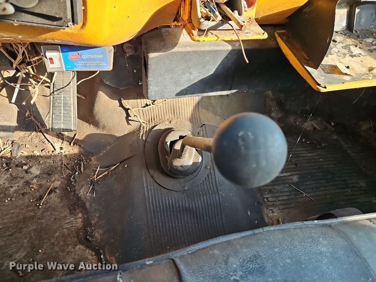 image for item EI8421 1985 GMC  C6000 flatbed truck