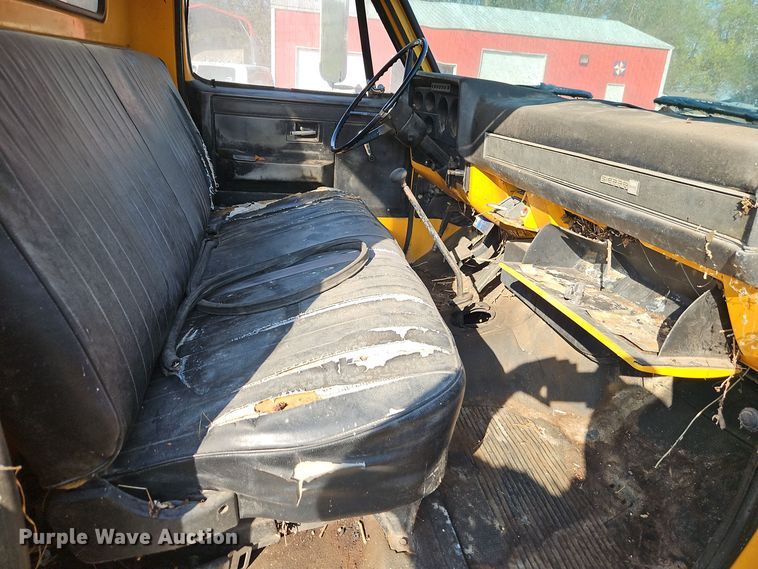 image for item EI8421 1985 GMC  C6000 flatbed truck