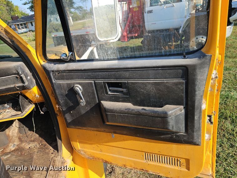 image for item EI8421 1985 GMC  C6000 flatbed truck