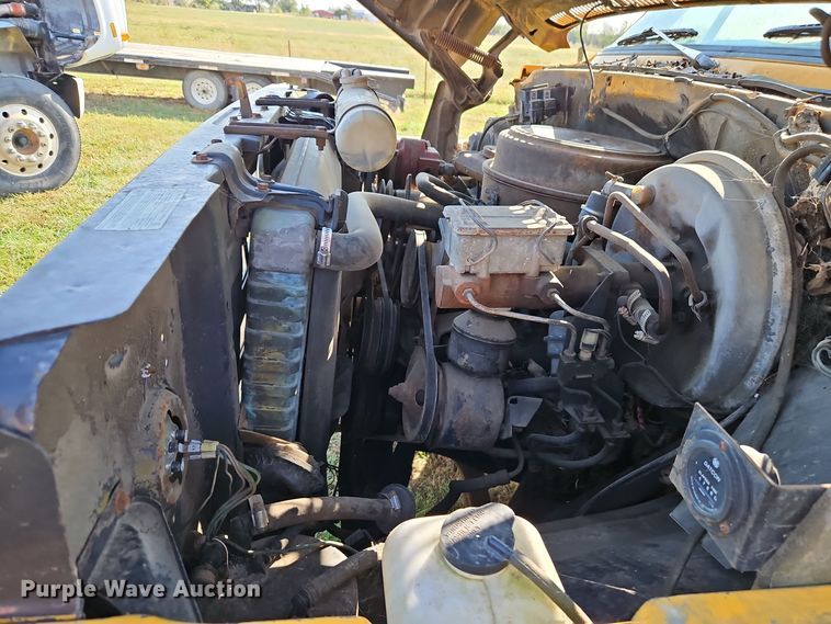 image for item EI8421 1985 GMC  C6000 flatbed truck