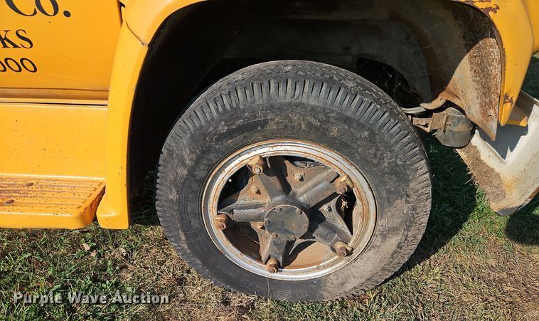 image for item EI8421 1985 GMC  C6000 flatbed truck