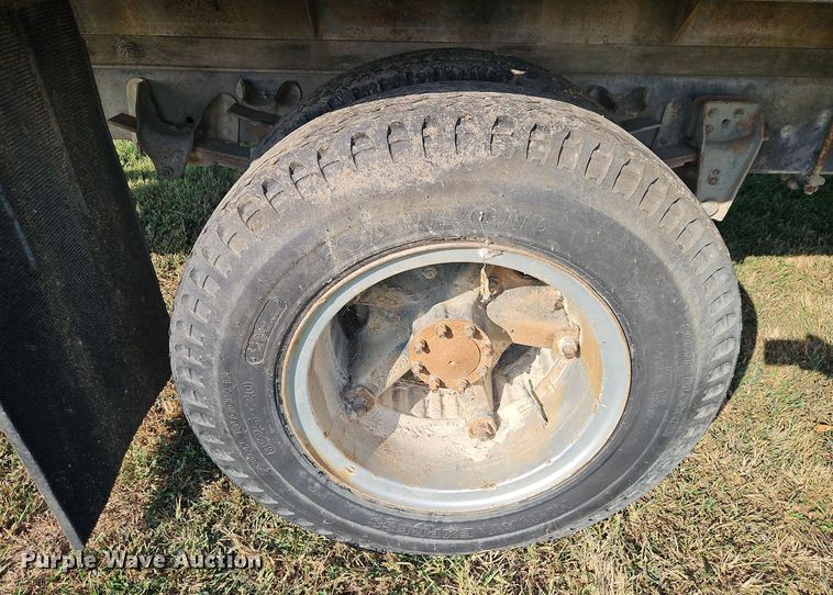 image for item EI8421 1985 GMC  C6000 flatbed truck