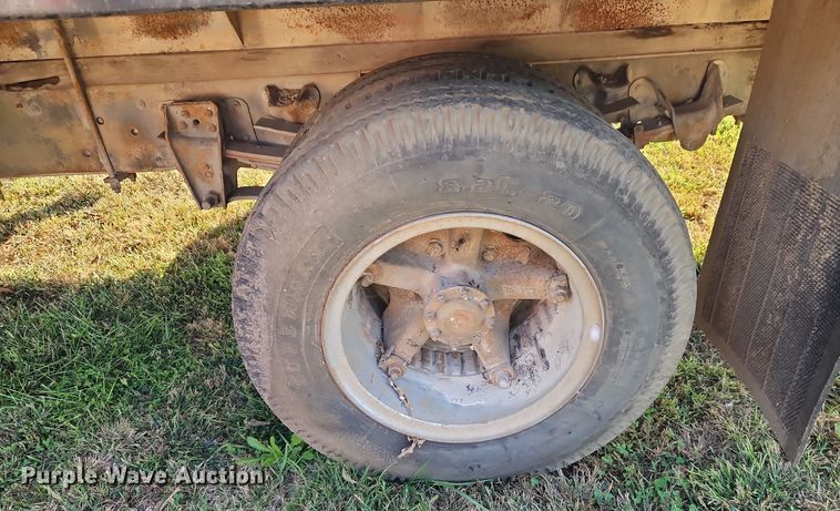 image for item EI8421 1985 GMC  C6000 flatbed truck