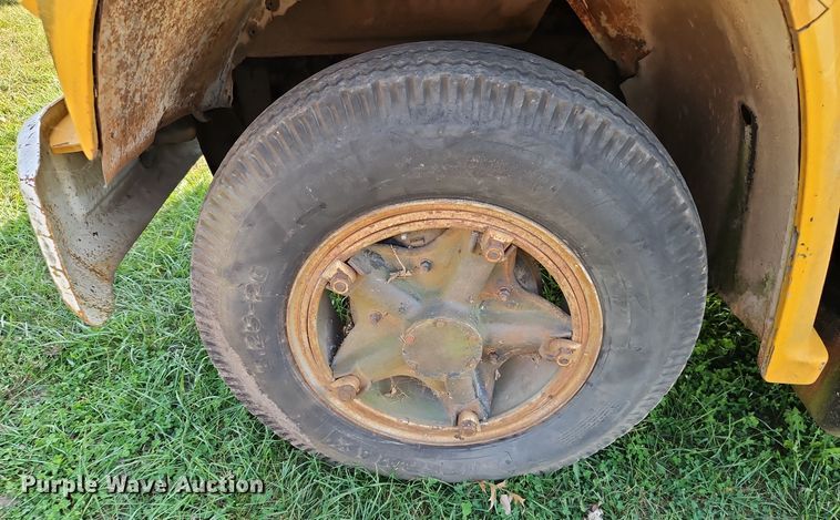 image for item EI8421 1985 GMC  C6000 flatbed truck