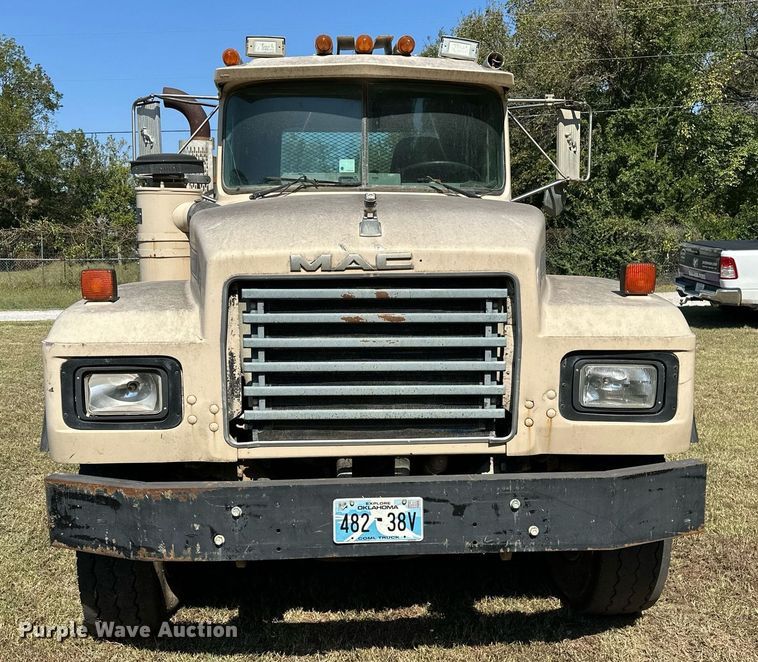 image for item EJ4881 1993 Mack RD690S rollback truck