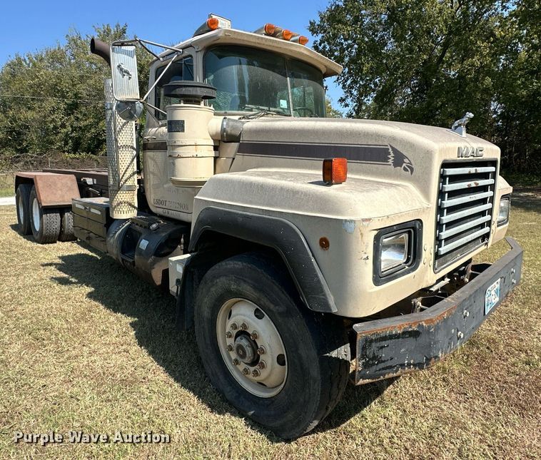 image for item EJ4881 1993 Mack RD690S rollback truck