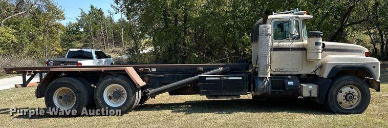 image for item EJ4881 1993 Mack RD690S rollback truck