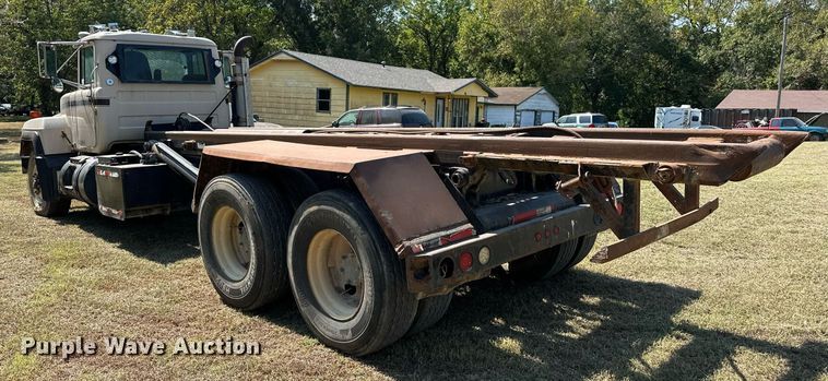image for item EJ4881 1993 Mack RD690S rollback truck