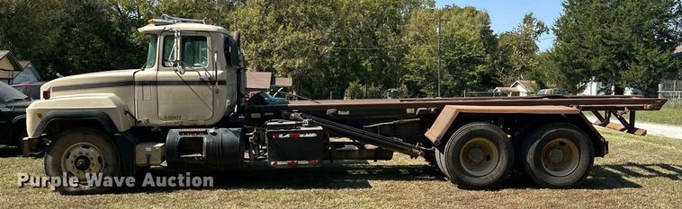 image for item EJ4881 1993 Mack RD690S rollback truck