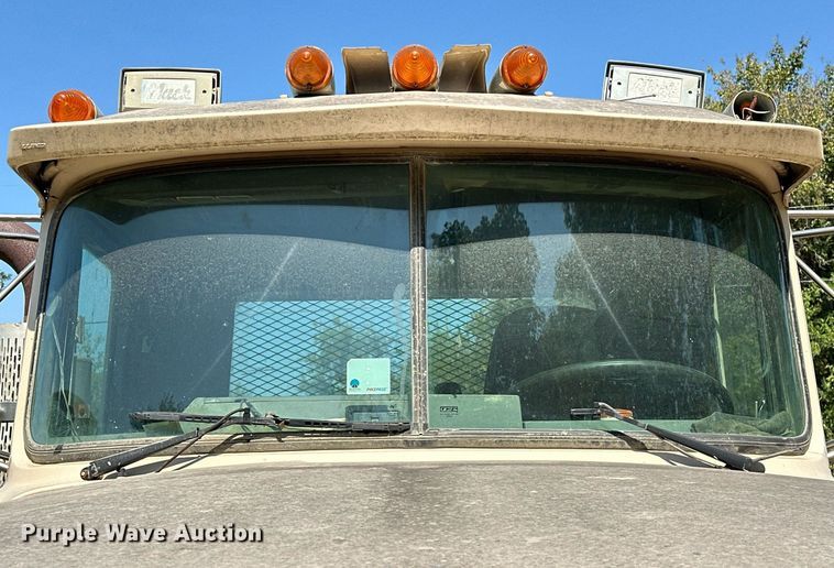 image for item EJ4881 1993 Mack RD690S rollback truck