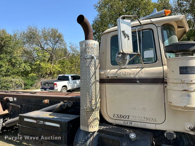 image for item EJ4881 1993 Mack RD690S rollback truck