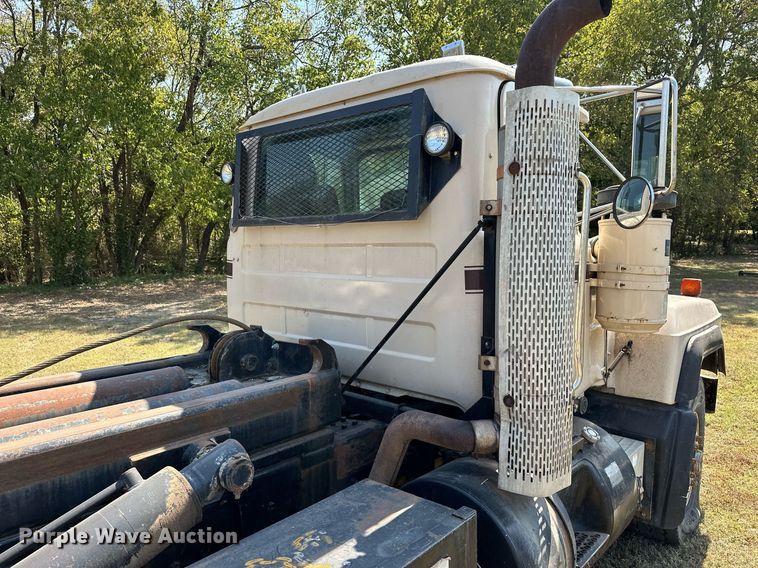 image for item EJ4881 1993 Mack RD690S rollback truck