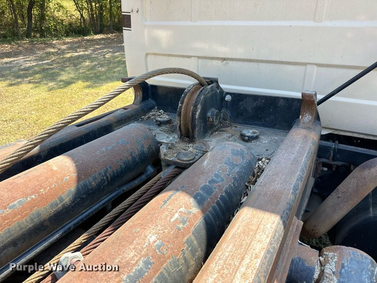 image for item EJ4881 1993 Mack RD690S rollback truck