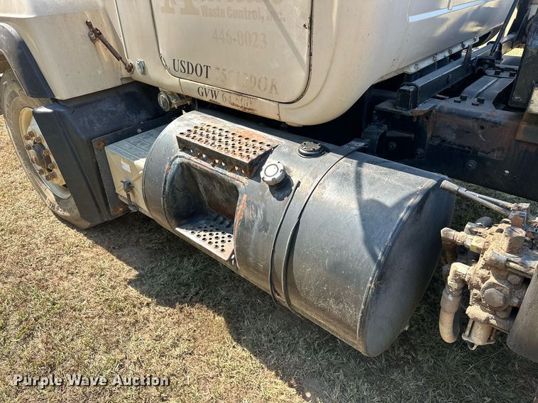 image for item EJ4881 1993 Mack RD690S rollback truck