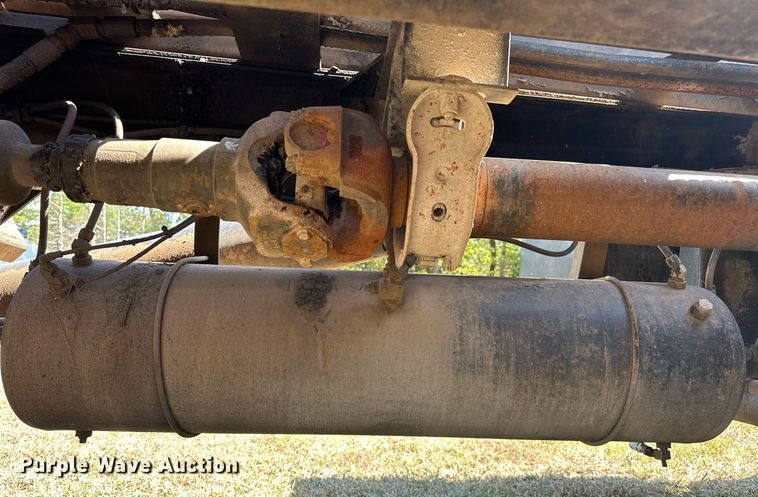 image for item EJ4881 1993 Mack RD690S rollback truck