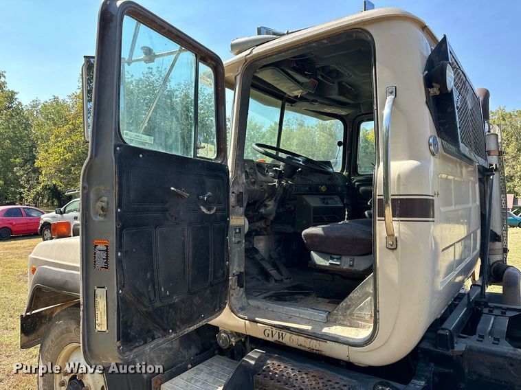image for item EJ4881 1993 Mack RD690S rollback truck